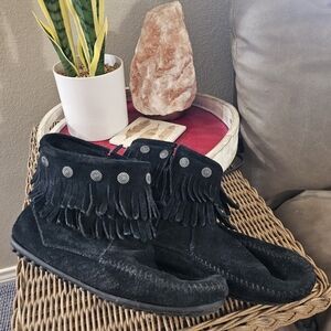 Minnetonka Black Fringe Moccasin Boots